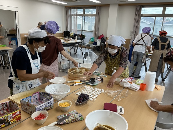 料理中の様子１