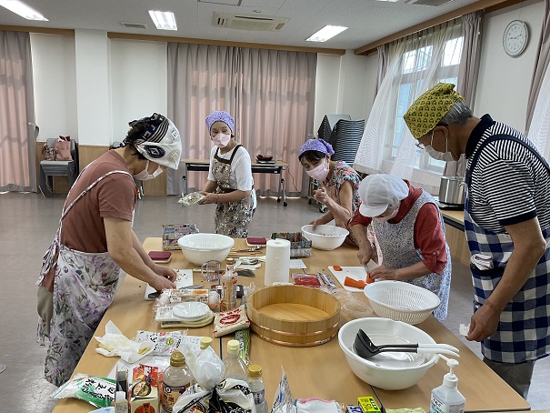料理中の様子２